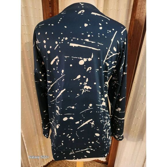 F68 Dark green with white print t-shirt - Picture 3 of 9